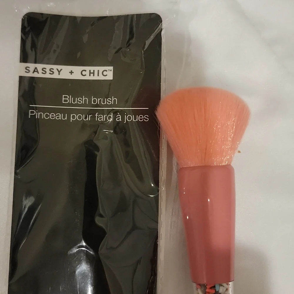 Blush Brush - Picture 3 of 5